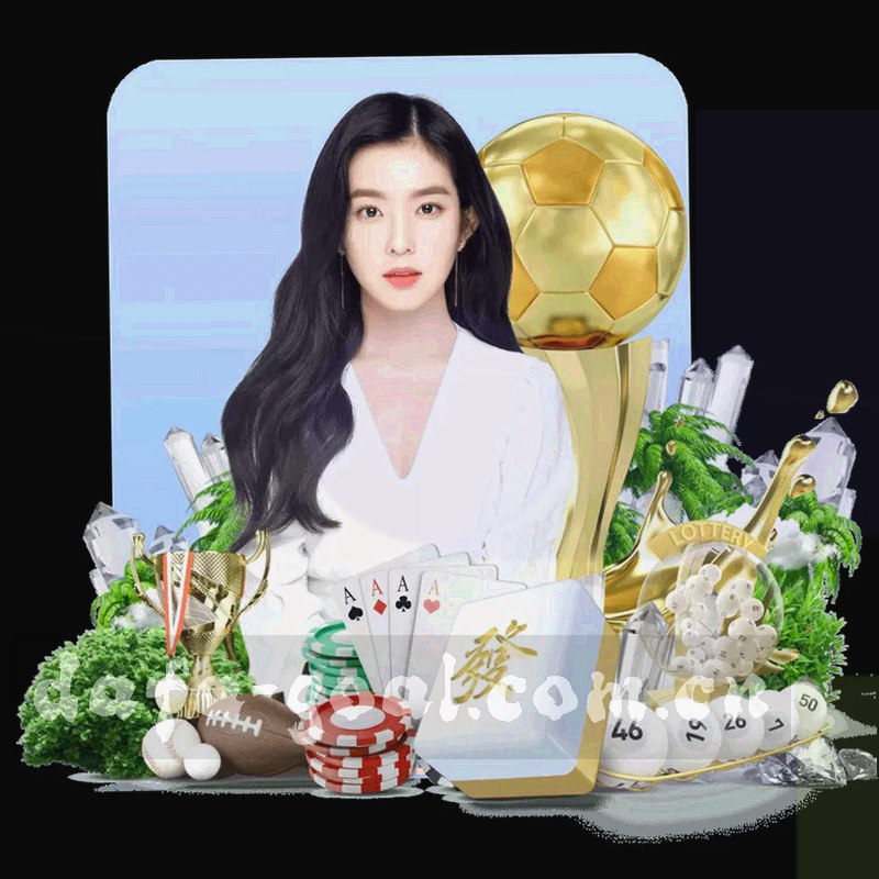 夜间球场俯拍局部，白色场地线条把画面切成整齐的区块
